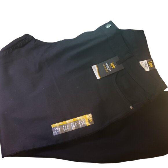 LEE REGULAR FIT MID RISE BOOTCUT WOMENS 26W BLACK NWT NEW 46” WAIST 30” INSEAM - Picture 1 of 6